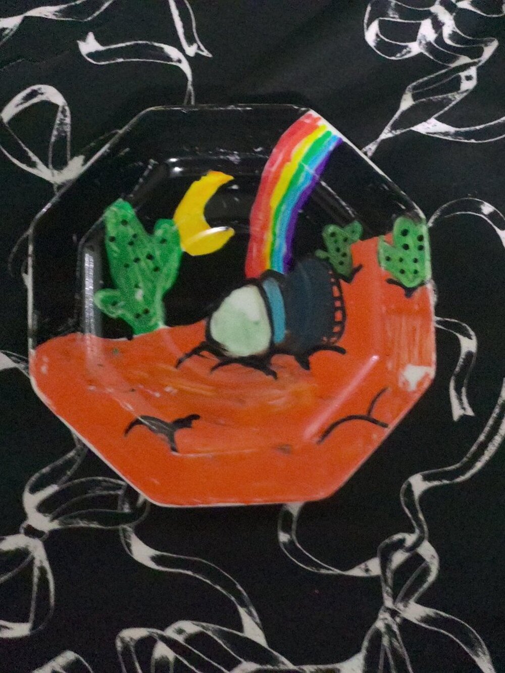 Decorated plate for deacroation.
